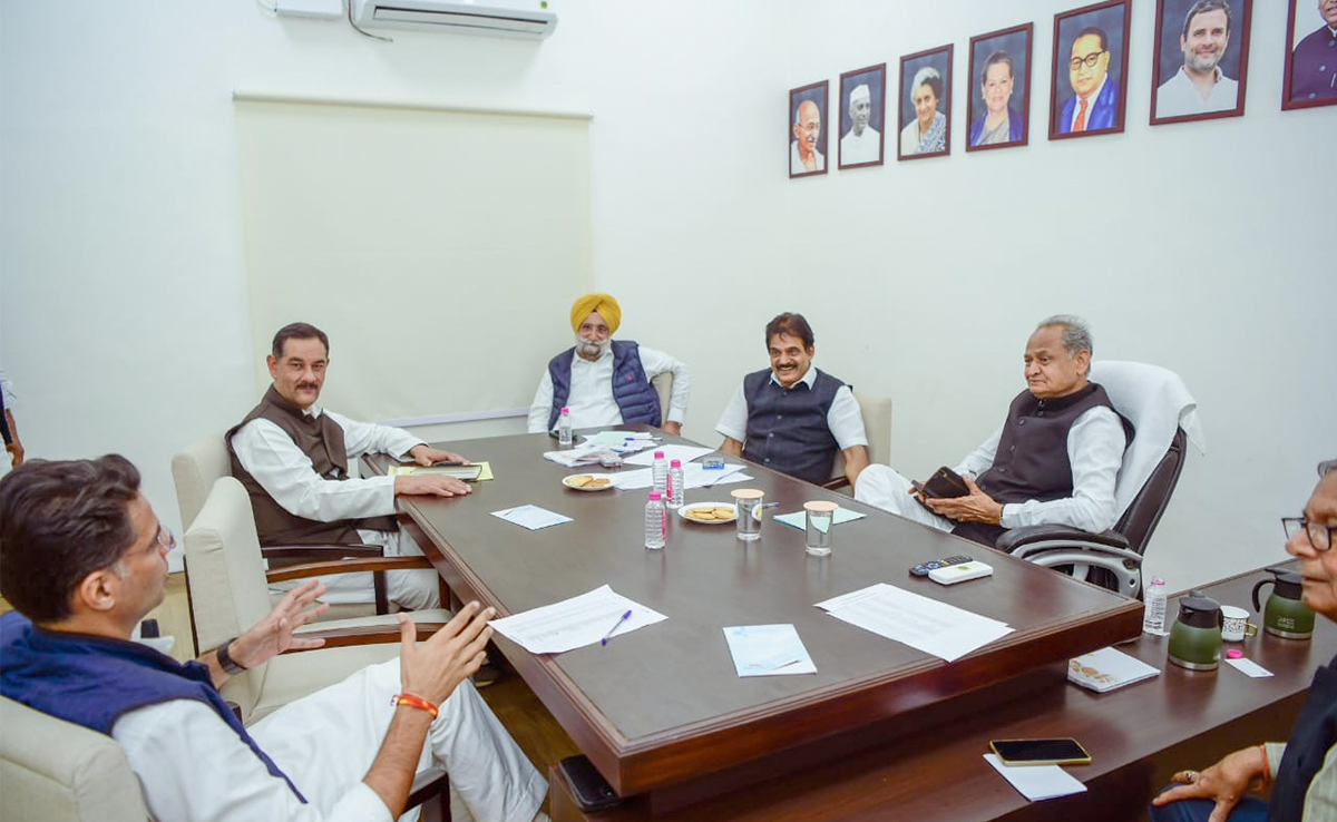 देर रात वॉर रूम में हुई वरिष्ठ कांग्रेस नेताओं की बैठक, क्या हुई बात?, CM गहलोत ने साझा की तस्वीर
