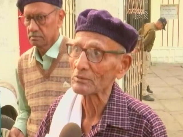 मध्य प्रदेश चुनाव : बुजुर्गों में मतदान को लेकर उत्साह, इन मुद्दों को लेकर कर रहे मतदान