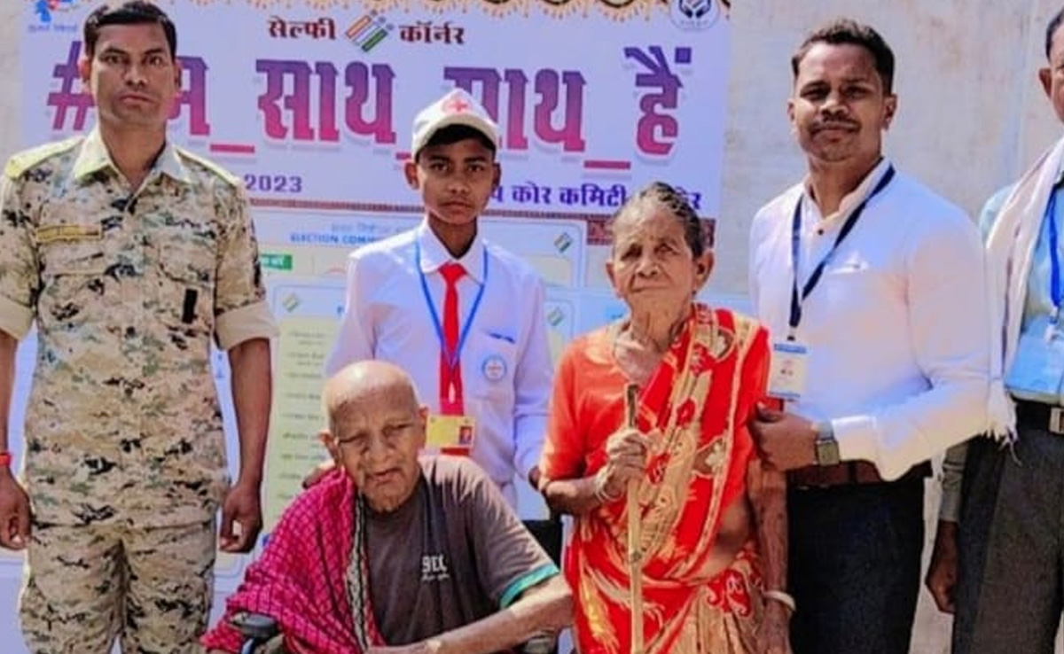 93 साल के शेरसिंह हिड़को ने पहली बार किया मताधिकार का प्रयोग, अब तक नहीं था वोटर्स लिस्ट में नाम
