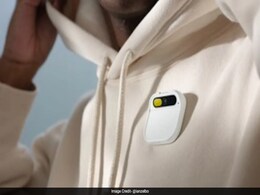 This Cutting-Edge, Wearable "AI Pin" Can Display Apps On Your Hand This Cutting-Edge, Wearable "AI Pin" Can Display Apps On Your Hand