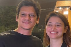 डिनर डेट पर काले रंग के कपड़ों में ट्विंनिंग तमन्ना और विजय वर्मा डिनर डेट पर काले रंग के कपड़ों में ट्विंनिंग तमन्ना और विजय वर्मा