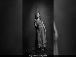 लाइव परफॉर्मेंस के दौरान यूक्रेन ने दागी मिसाइल, रूसी एक्ट्रेस की मौत; कैमरे में कैद हुआ हमला लाइव परफॉर्मेंस के दौरान यूक्रेन ने दागी मिसाइल, रूसी एक्ट्रेस की मौत; कैमरे में कैद हुआ हमला