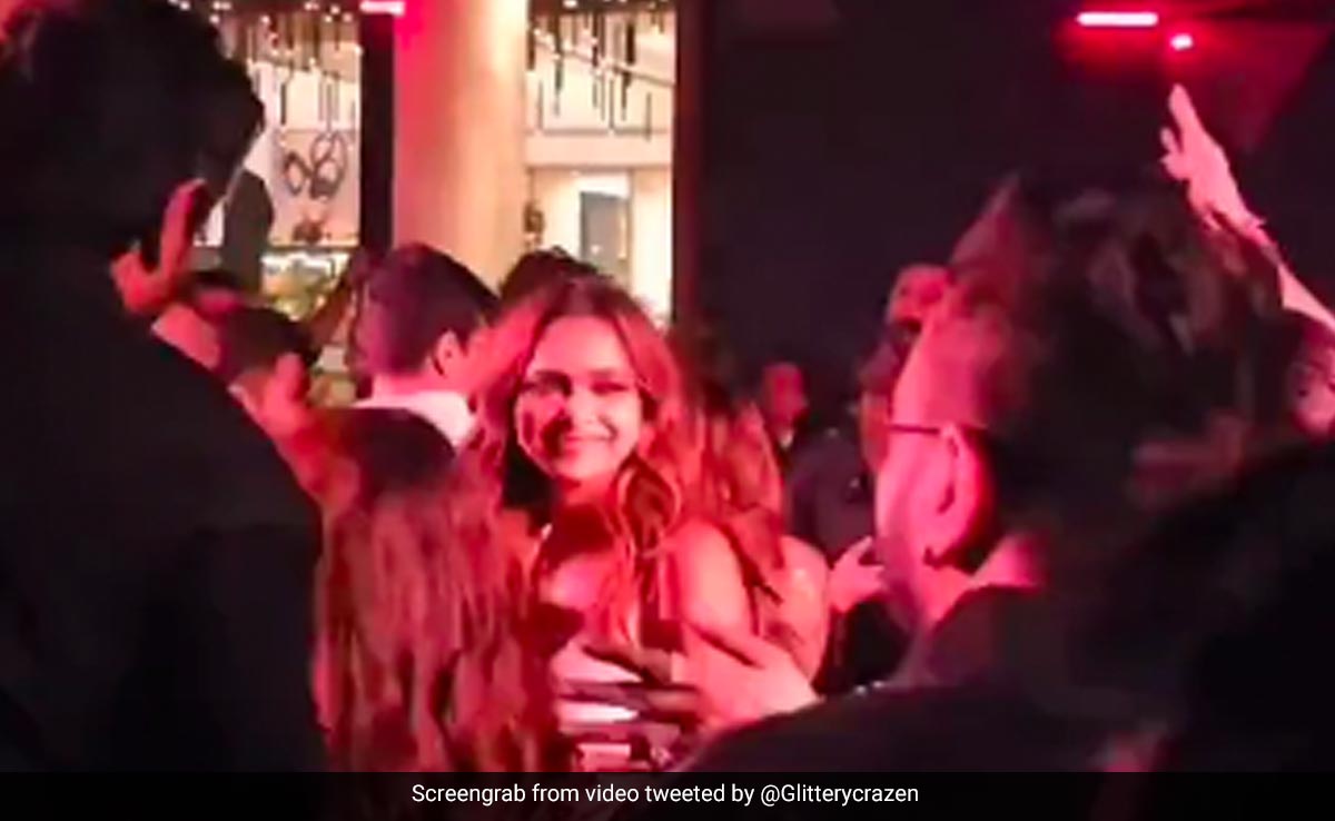 Deepika Padukone On The Dance Floor At Shah Rukh Khan's Birthday Party. Watch