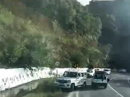 असम राइफल्स के जवानों ने घात लगाकर हुए हमले से मणिपुर पुलिस कमांडोज को बचाया, देखें खतरनाक रेस्क्यू का Video असम राइफल्स के जवानों ने घात लगाकर हुए हमले से मणिपुर पुलिस कमांडोज को बचाया, देखें खतरनाक रेस्क्यू का Video