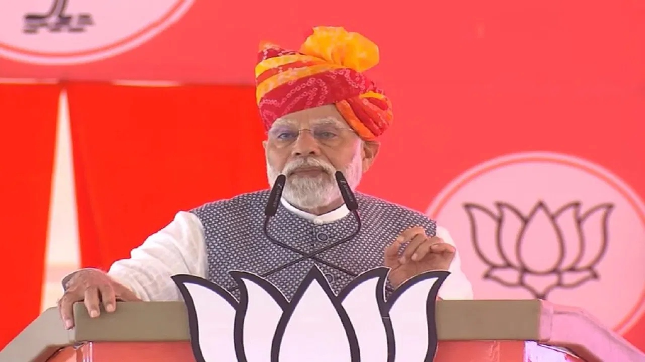 बायतू में बोले पीएम मोदी, 'दंगे, पत्थरबाजी, आगजनी, कर्फ्यू  कांग्रेस सरकार की यही तस्वीर'