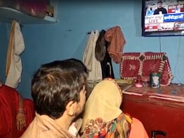"तब तक विश्वास नहीं, जब तक..": टनल में फंसे मजदूरों के परिवार मिलने का बेसब्री से कर रहे हैं इंतजार "तब तक विश्वास नहीं, जब तक..": टनल में फंसे मजदूरों के परिवार मिलने का बेसब्री से कर रहे हैं इंतजार