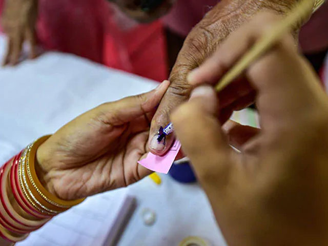 MP Election: चुनाव ड्यूटी पर तैनात सिपाही और चौकीदार हुई मौत, महिला कर्मी को आया अस्थमा का दौरा