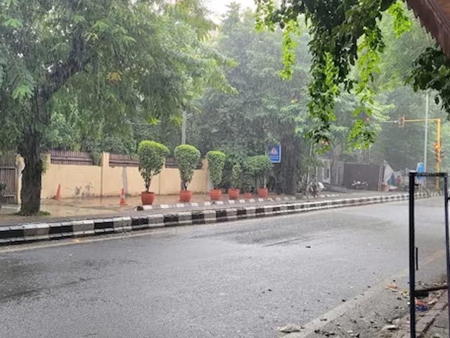 दिल्ली में बारिश से मिली बड़ी राहत, प्रदूषण हुआ कम, खिले लोगों के चेहरे
