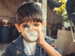 बच्चा करता है दूध पीने के लिए नखरे, तो ये 4 तरीके आजमाकर देखिए, फिर बोलने से पहले ही कर देगा कप खाली बच्चा करता है दूध पीने के लिए नखरे, तो ये 4 तरीके आजमाकर देखिए, फिर बोलने से पहले ही कर देगा कप खाली