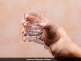 Vitamin deficiency symptoms : इस विटामिन की कमी से हाथ लगते हैं कांपने, जानिए यहां Vitamin deficiency symptoms : इस विटामिन की कमी से हाथ लगते हैं कांपने, जानिए यहां