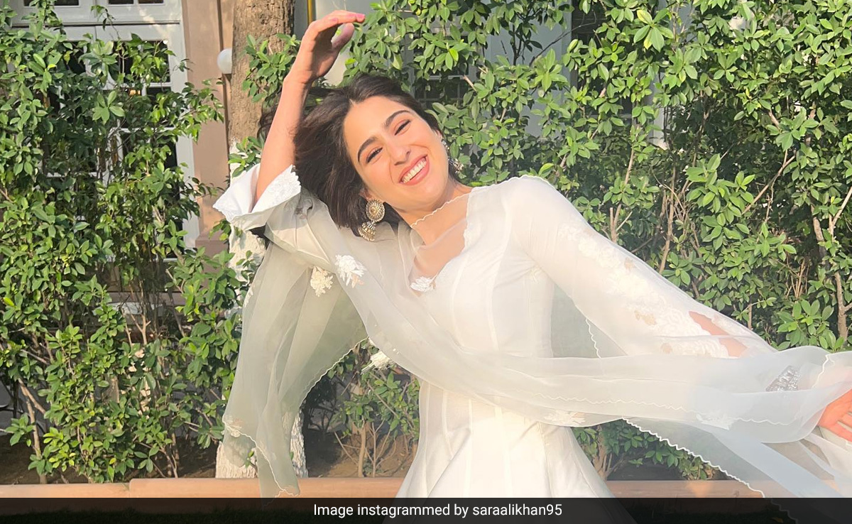 <I>Koffee With Karan 8</I>: Karan Johar Asked Sara Ali Khan If She "Wants To Come Across As Relatable." Her Reply