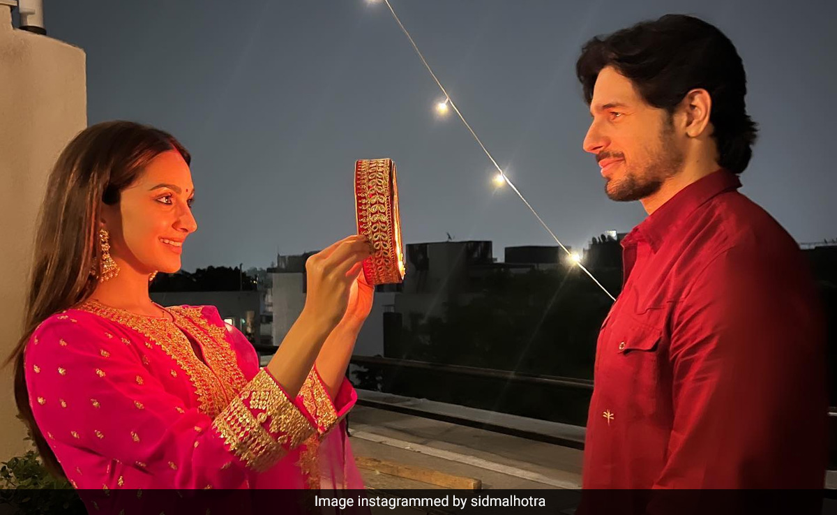 Karwa Chauth 2023: Hey Sidharth Malhotra, Kiara Advani Loves You "To The Moon And Back"