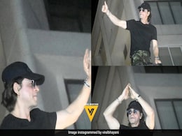 शाहरुख खान का 58वां बर्थडे, मन्नत के बाहर खड़े फैंस ने फोड़े पटाखे तो कुछ इस अंदाजा में किंग खान ने किया शुक्रिया, वीडियो वायरल शाहरुख खान का 58वां बर्थडे, मन्नत के बाहर खड़े फैंस ने फोड़े पटाखे तो कुछ इस अंदाजा में किंग खान ने किया शुक्रिया, वीडियो वायरल