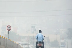 Air Pollution in MP: भोपाल का भी दिल्ली जैसा हाल सांस लेना भी हुआ मुश्किल! Air Pollution in MP: भोपाल का भी दिल्ली जैसा हाल सांस लेना भी हुआ मुश्किल!