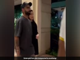 The Internet Is Convinced (Again) Anushka Sharma Is Pregnant - Watch Viral Video With Virat Kohli The Internet Is Convinced (Again) Anushka Sharma Is Pregnant - Watch Viral Video With Virat Kohli