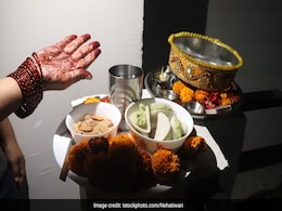"Moon Is Out": Stuck In Jam on Karwa Chauth, Delhi Man Dials Cops For Help "Moon Is Out": Stuck In Jam on Karwa Chauth, Delhi Man Dials Cops For Help