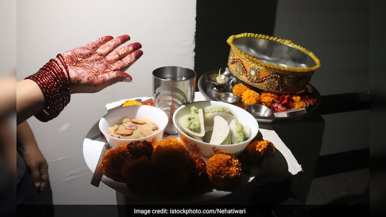 Karwa Chauth 2025 : करवा चौथ व्रत के बाद क्या खाएं, क्या नहीं? सेहतमंद व्रत खोलने का सही तरीका जानें