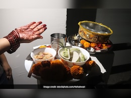 Karwa Chauth 2025 : करवा चौथ व्रत के बाद क्या खाएं, क्या नहीं? सेहतमंद व्रत खोलने का सही तरीका जानें Karwa Chauth 2025 : करवा चौथ व्रत के बाद क्या खाएं, क्या नहीं? सेहतमंद व्रत खोलने का सही तरीका जानें