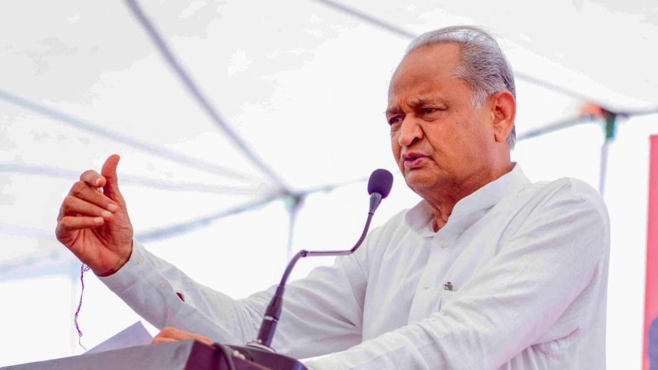 नोहर की रैली में सीएम गहलोत का ऐलान, 'सरकार बनी तो नोहर को जिला बनाएंगे'