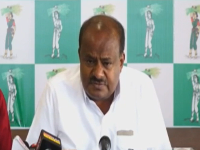 सीएम सिद्धारमैया और कुमारस्वामी आमने-सामने, JDS नेता को मिला बीजेपी का साथ