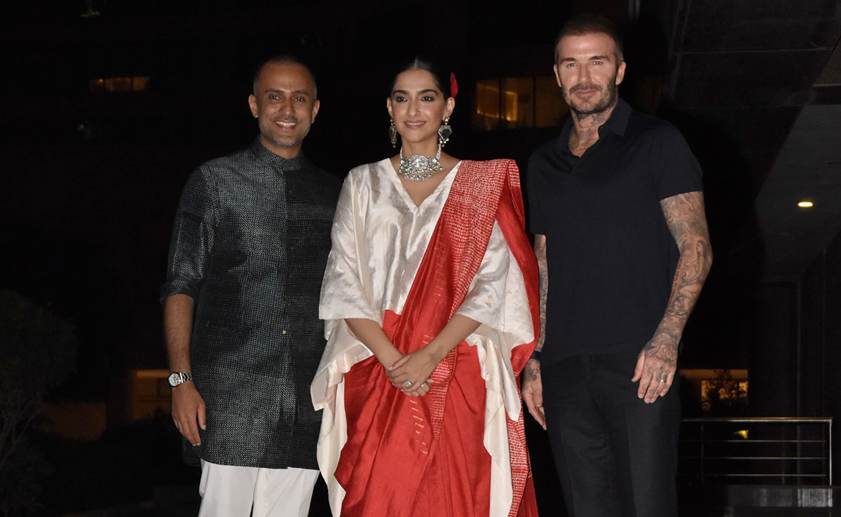 Sonam Kapoor In A Red <i>Saree</i> Plays The Perfect Host To David Beckham In India