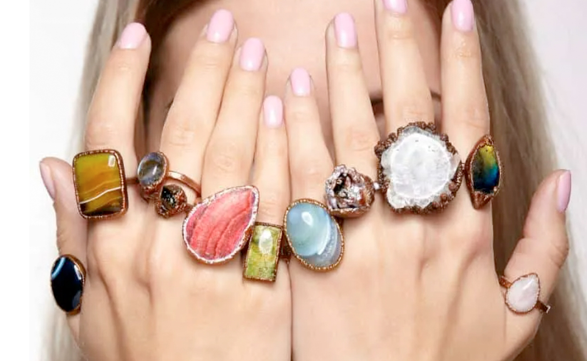 इस उंगली में अंगूठी कभी न पहनें, क्या आप जानते हैं अलग-अलग उंगलियों में अंगुठियों को पहनने का मतलब, वीडियो में किया जा रहा ये दावा
