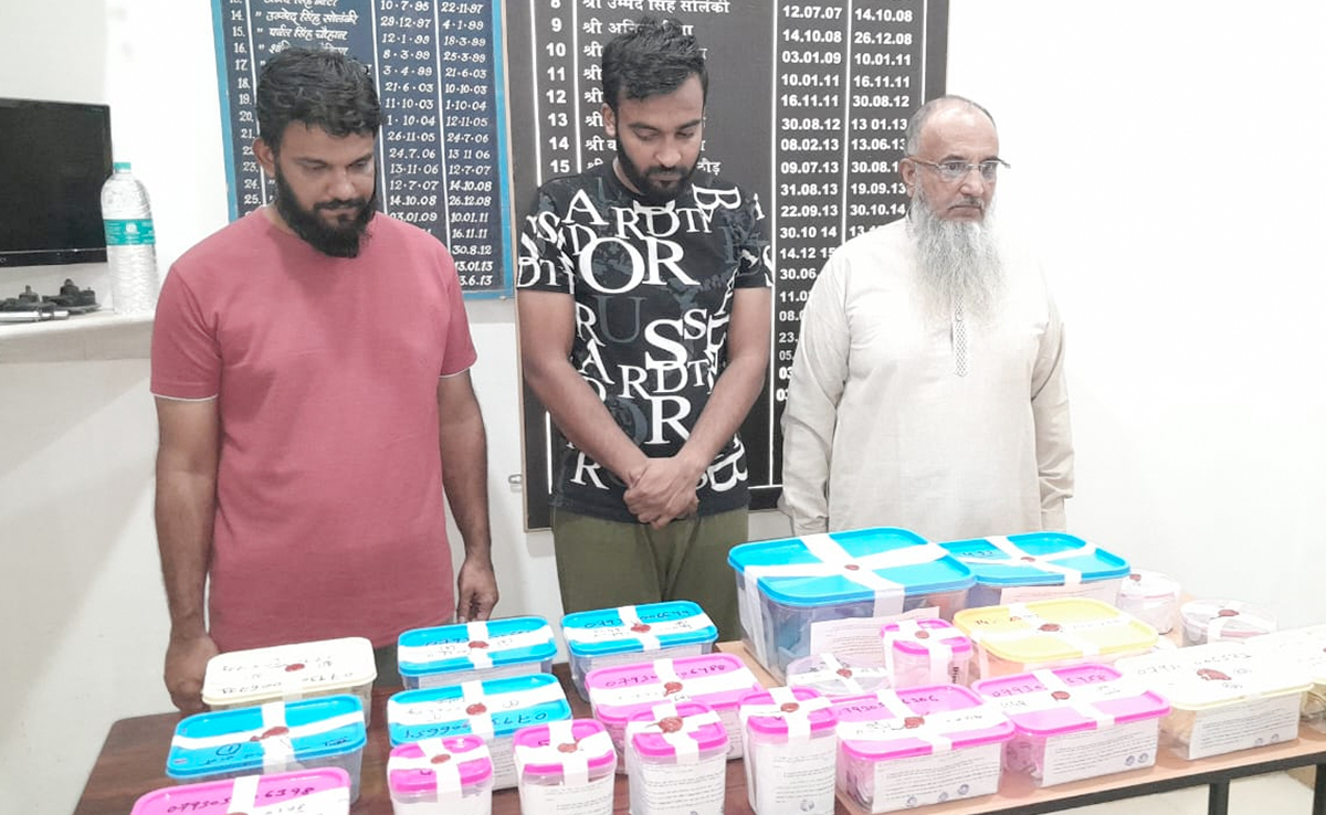 Banswara Crime: गोल्ड लोन के नाम पर करोड़ों का गबन, 257 लोगों का गिरवी सोना लेकर फरार हुए चाचा-भतीजा, जांच में जुटी पुलिस