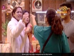 Bigg Boss 17: टीवी की दो बहुओं के बीच हुई घमासान लड़ाई, जानिए किसने कहा- 'तेरा तो क्लास ही नहीं है' Bigg Boss 17: टीवी की दो बहुओं के बीच हुई घमासान लड़ाई, जानिए किसने कहा- 'तेरा तो क्लास ही नहीं है'