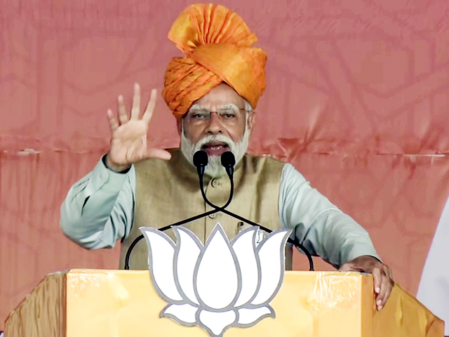 प्रधानमंत्री मोदी ने कांग्रेस को और मल्लिकार्जुन खरगे ने बीजेपी को लिया आड़े हाथों