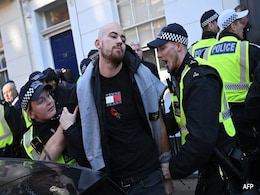 Clash Between Cops, Counter Protesters In London At Mega Pro-Palestine Rally Clash Between Cops, Counter Protesters In London At Mega Pro-Palestine Rally