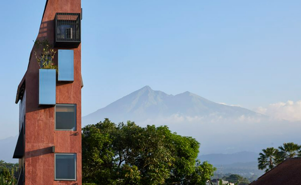 ये है दुनिया का सबसे पतला होटल, जिसके गजब के इंटीरियर के दीवाने हैं लोग