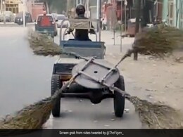 रोड साफ करने की इस निंजा टेक्निक को देख लोग बोले- गजब का जुगाड़ है भइया रोड साफ करने की इस निंजा टेक्निक को देख लोग बोले- गजब का जुगाड़ है भइया
