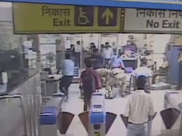Video: Man Collapses At Delhi Station, Security Personnel Jumps Into Action Video: Man Collapses At Delhi Station, Security Personnel Jumps Into Action