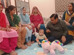 मतदान के बाद आराम करते दिखे नेता, पीसीसी चीफ डोटासरा ने परिवार के साथ बिताया पूरा दिन मतदान के बाद आराम करते दिखे नेता, पीसीसी चीफ डोटासरा ने परिवार के साथ बिताया पूरा दिन