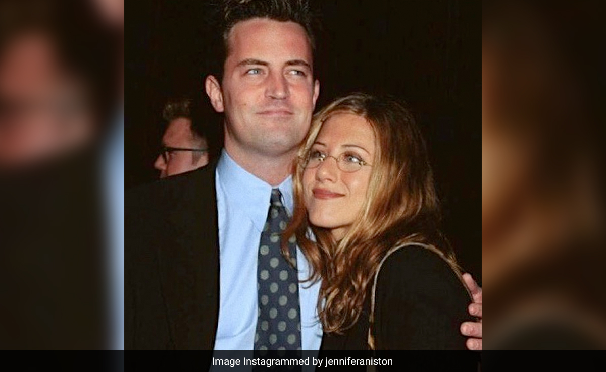 Jennifer Aniston Requests Fans To Support Late <i>F.R.I.E.N.D.S</i> Co-Star Matthew Perry's Foundation