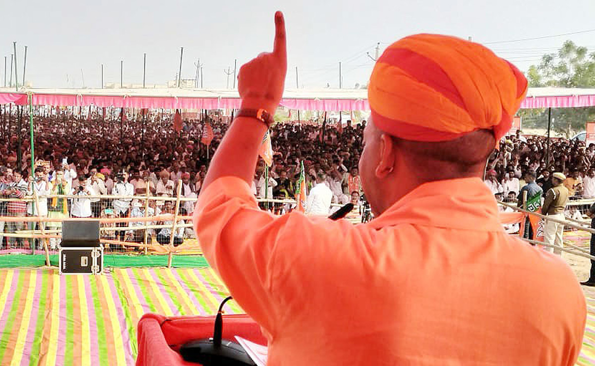 राजस्थान के बालतोरा में गरजे CM योगी, जनता से बोले- 'हमें इतिहास की गलतियों से सबक सीखना है'