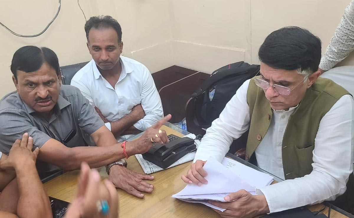 महेश जोशी के समर्थकों का कांग्रेस दफ्तर पर प्रदर्शन, पवन खेड़ा के सामने नारेबाजी, हवामहल से आरआर तिवारी को टिकट मिलने की चर्चा