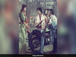 अमिताभ बच्चन और हेमा मालिनी की इस फिल्म के ट्रेलर को पहली बार दिखाया गया था दूरदर्शन पर, फिल्म पर खर्च हुए थे 4 करोड़ अमिताभ बच्चन और हेमा मालिनी की इस फिल्म के ट्रेलर को पहली बार दिखाया गया था दूरदर्शन पर, फिल्म पर खर्च हुए थे 4 करोड़