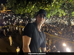 शाहरुख खान के बर्थडे पर मन्नत के बाहर फैंस का सैलाब, भीड़ में चोरी हो गए 34 मोबाइल फोन शाहरुख खान के बर्थडे पर मन्नत के बाहर फैंस का सैलाब, भीड़ में चोरी हो गए 34 मोबाइल फोन