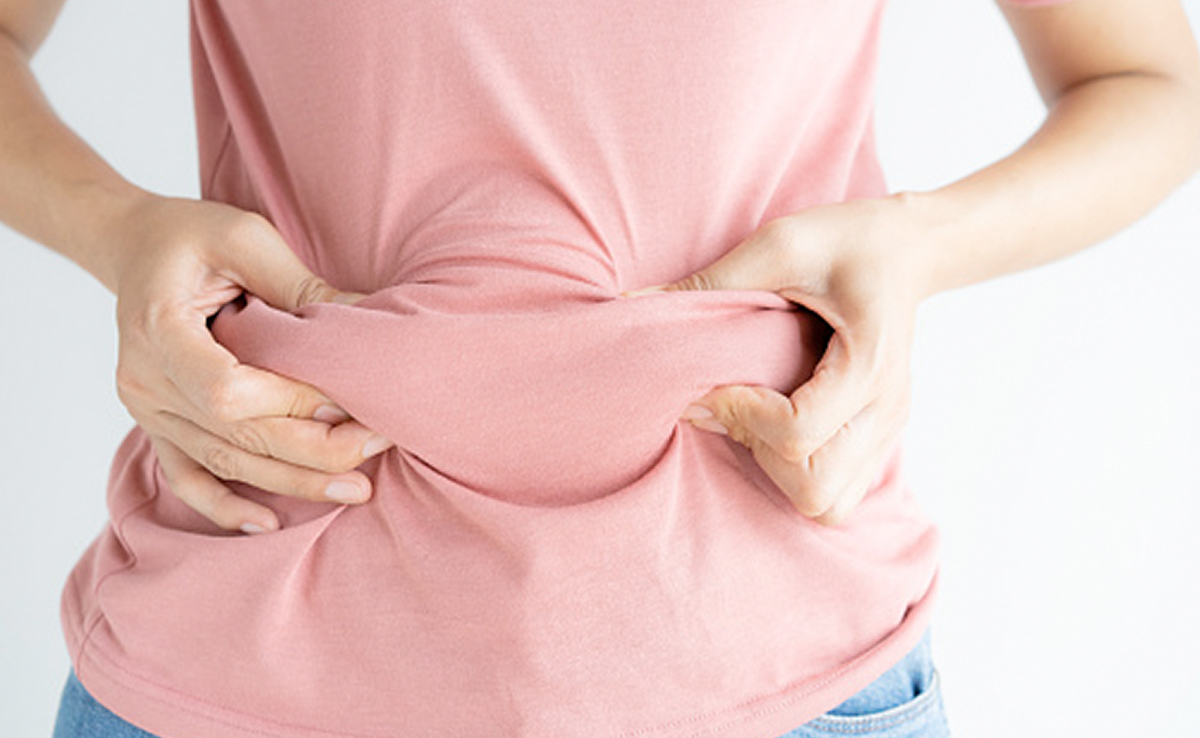 Crash diets can lead to rapid weight loss, increasing the likelihood of loose skin