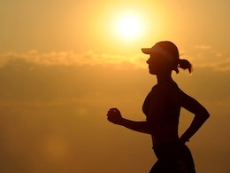 10 Hand Exercises You Can Perform While Walking 10 Hand Exercises You Can Perform While Walking