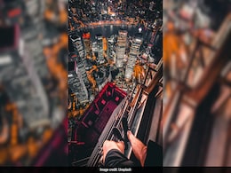 20-Year-Old Daredevil Arrested For Scaling 80-Storey Crane At Construction Site In US 20-Year-Old Daredevil Arrested For Scaling 80-Storey Crane At Construction Site In US