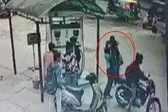 Madhya Pradesh: ग्वालियर में सरेआम अगवा हुई छात्रा गुना के लॉज में मिली Madhya Pradesh: ग्वालियर में सरेआम अगवा हुई छात्रा गुना के लॉज में मिली