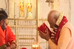 चुनाव से पहले डोंगरगढ़ के मां बम्लेश्वरी मंदिर में पीएम मोदी ने टेका माथा चुनाव से पहले डोंगरगढ़ के मां बम्लेश्वरी मंदिर में पीएम मोदी ने टेका माथा