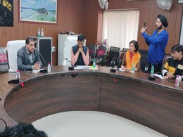 3 दिन में दो छात्रों ने की खुदकुशी; कोटा सुसाइड मामले में DM ने बुलाई इमरजेंसी मीटिंग, कोचिंग संस्थान को नोटिस 3 दिन में दो छात्रों ने की खुदकुशी; कोटा सुसाइड मामले में DM ने बुलाई इमरजेंसी मीटिंग, कोचिंग संस्थान को नोटिस