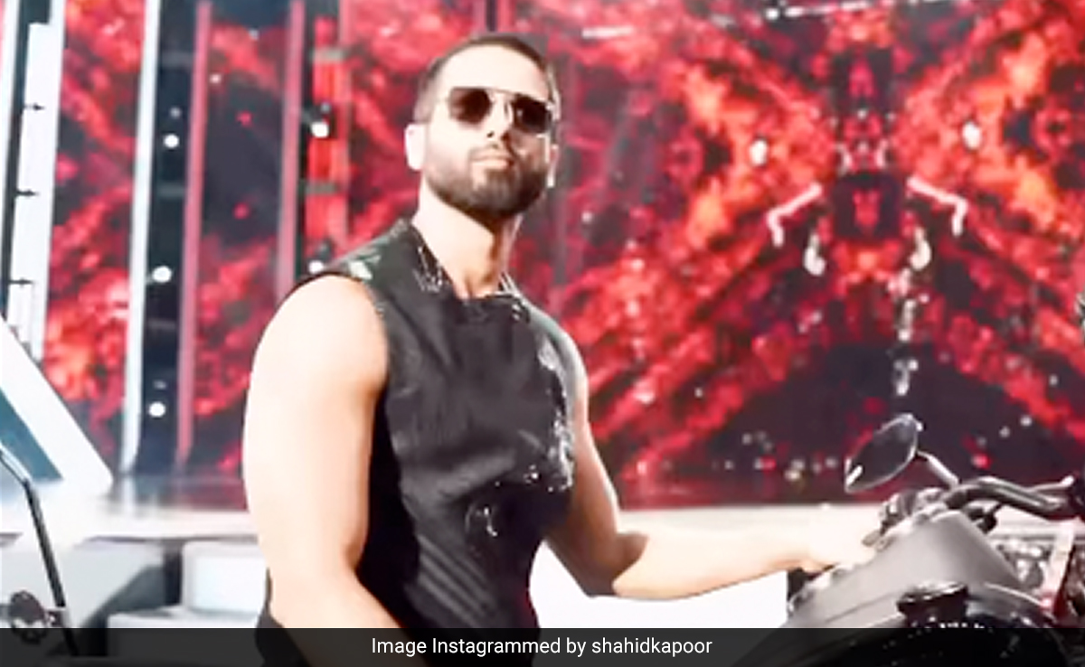 Shahid Kapoor's ROFL Twist To "Like A Wow" Trend