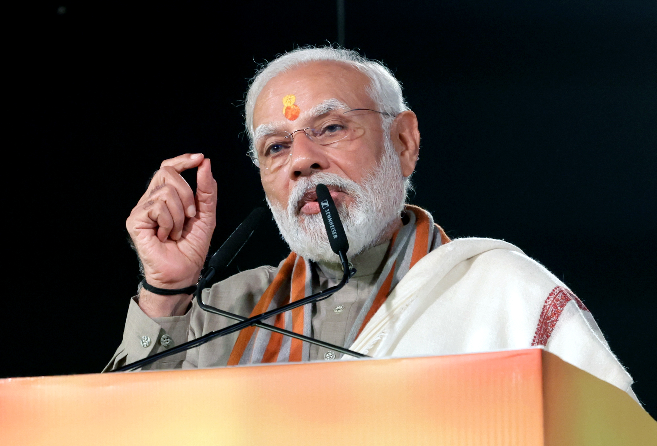कोई भूखा नहीं सोये, सरकार यह सुनिश्चित करने को प्रतिबद्ध : PM मोदी