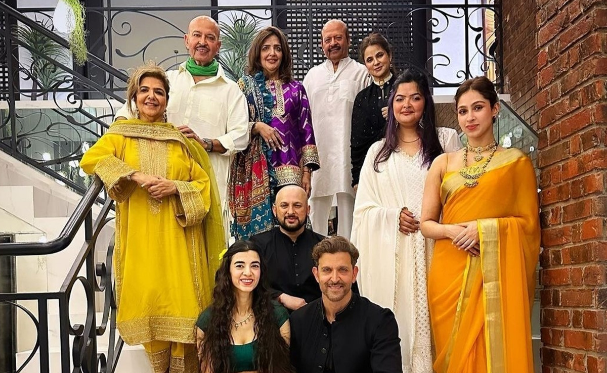 Bollywood News : सबा आजाद ने रोशन फैमिली के साथ मनाई दिवाली, ऋतिक ने शेयर की फोटोज