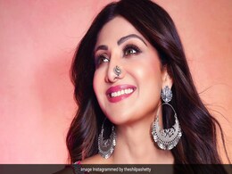 Shilpa Shetty ने दिखाई अपनी सरगी की झलक, करवा चौथ के लिए तैयार दिखीं एक्ट्रेस  Shilpa Shetty ने दिखाई अपनी सरगी की झलक, करवा चौथ के लिए तैयार दिखीं एक्ट्रेस
