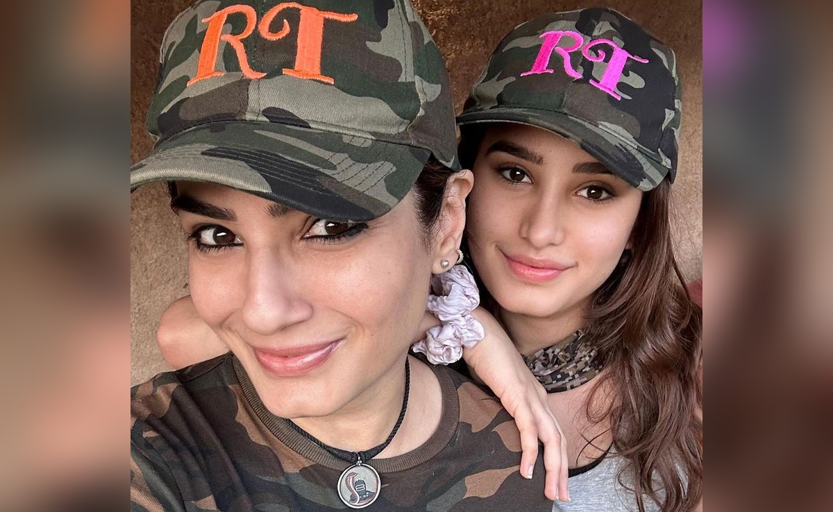 रवीना टंडन के सामने था खतरनाक पाइथन, देखते ही देखते निगल गया अपना शिकार, यहां देखें वीडियो